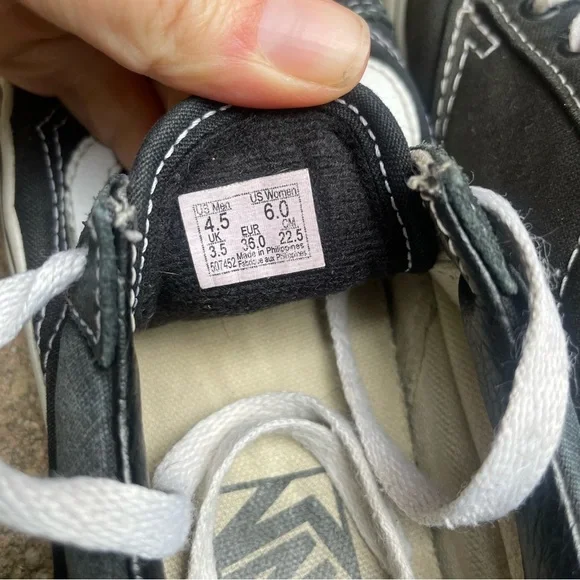 VANS Women’s Mismatched Black White Old Skool Sneakers Classic Size 6 - Picture 6 of 11